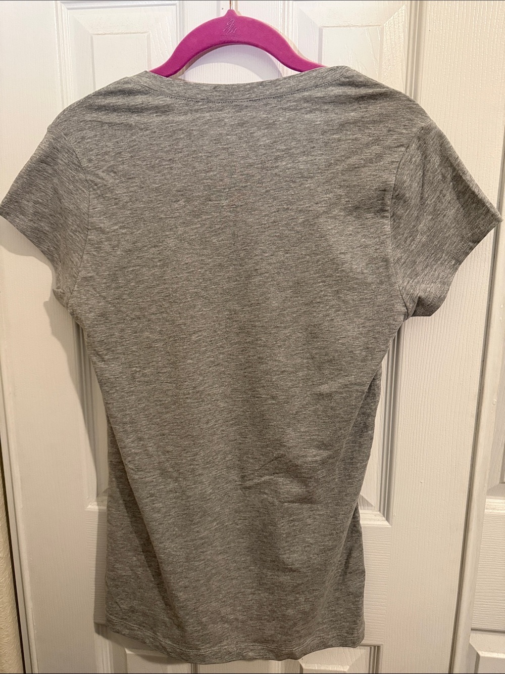Reserved Grey V-Neck Tee with Zipper Lip Graphic - Picture 4 of 4